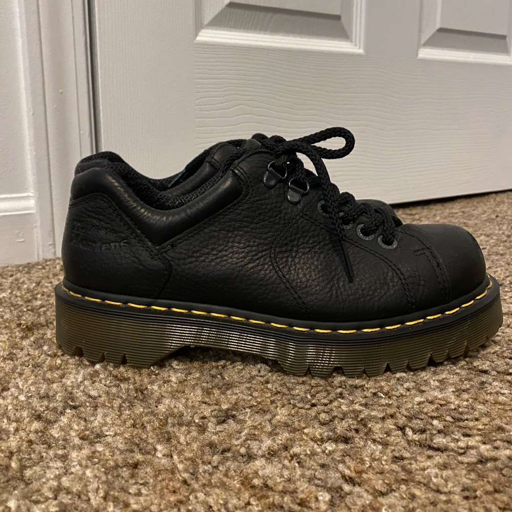 Dr. Martens Black Leather Lace Up Low Top Size 9